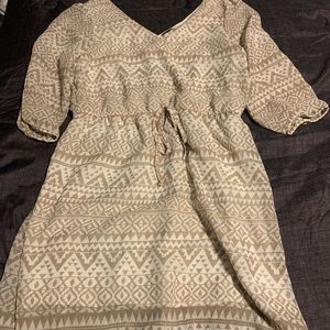 Short dress with quarter sleeves